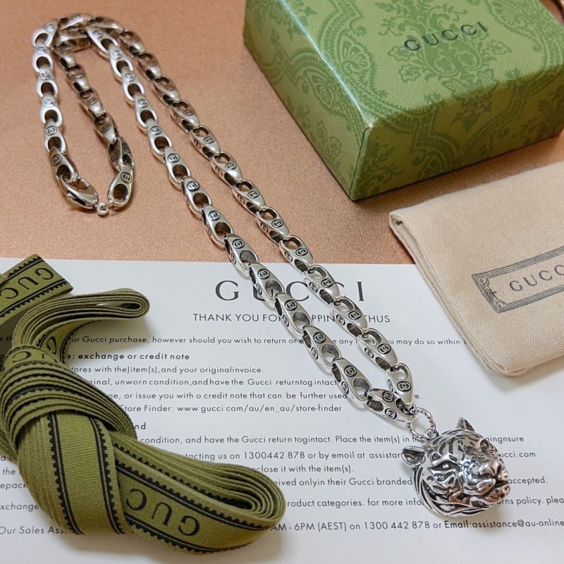 G*u*i necklaces